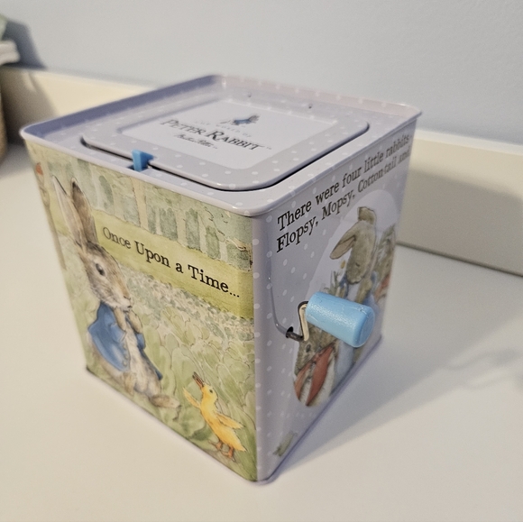 Peter Rabbit Jack-in-the-Box Toy - Picture 2 of 3
